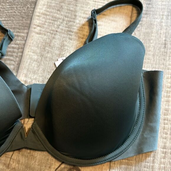 Victoria's Secret Black T-Shirt Bra with Molded Cups - Picture 2 of 11